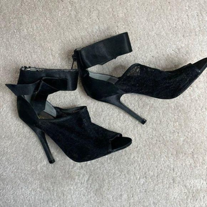 Charles David Black Lace Strappy Heels‎